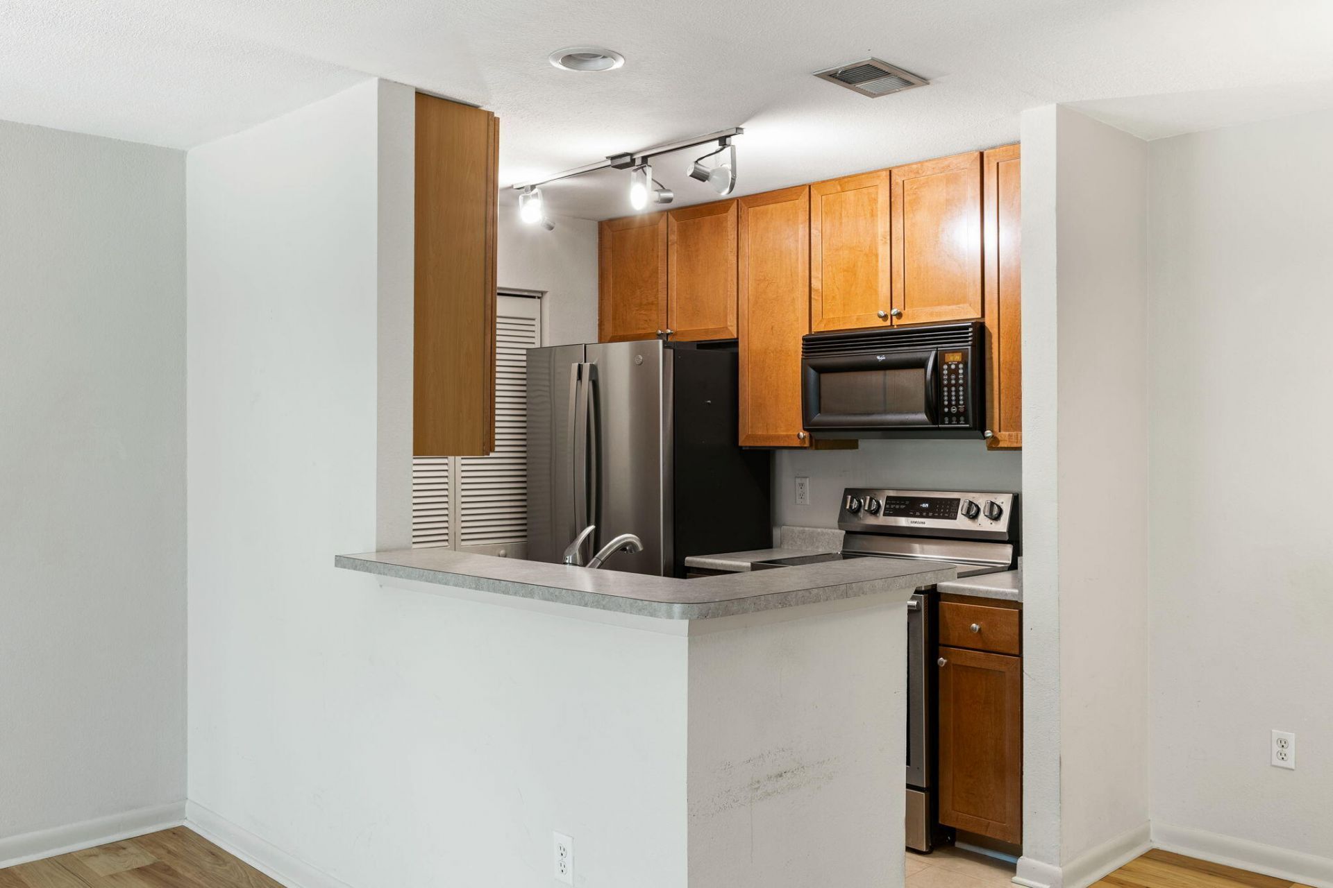 272 Alexandra Drive Photo 13