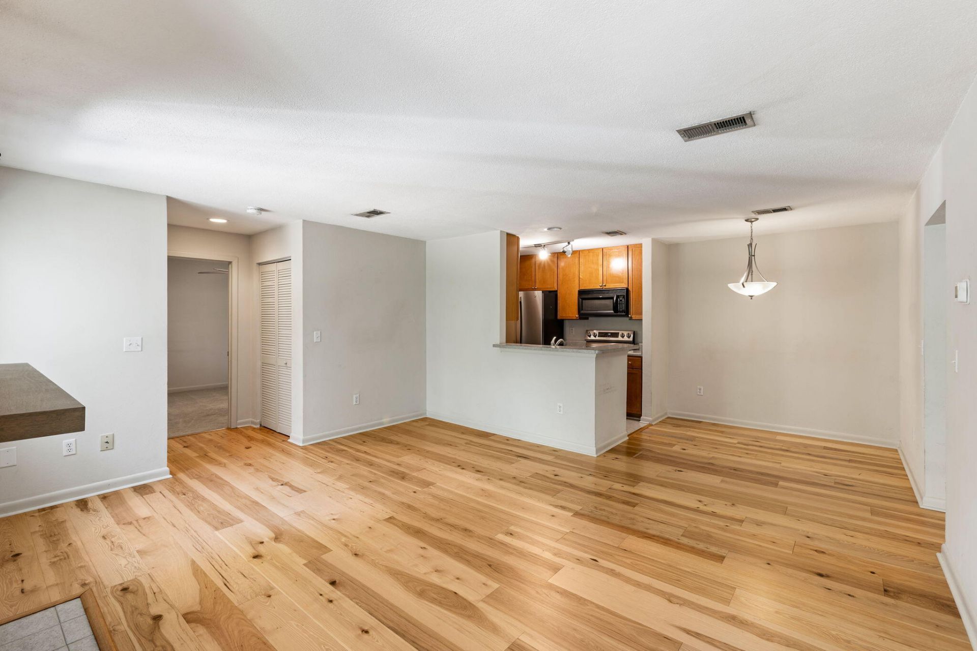 272 Alexandra Drive Photo 14