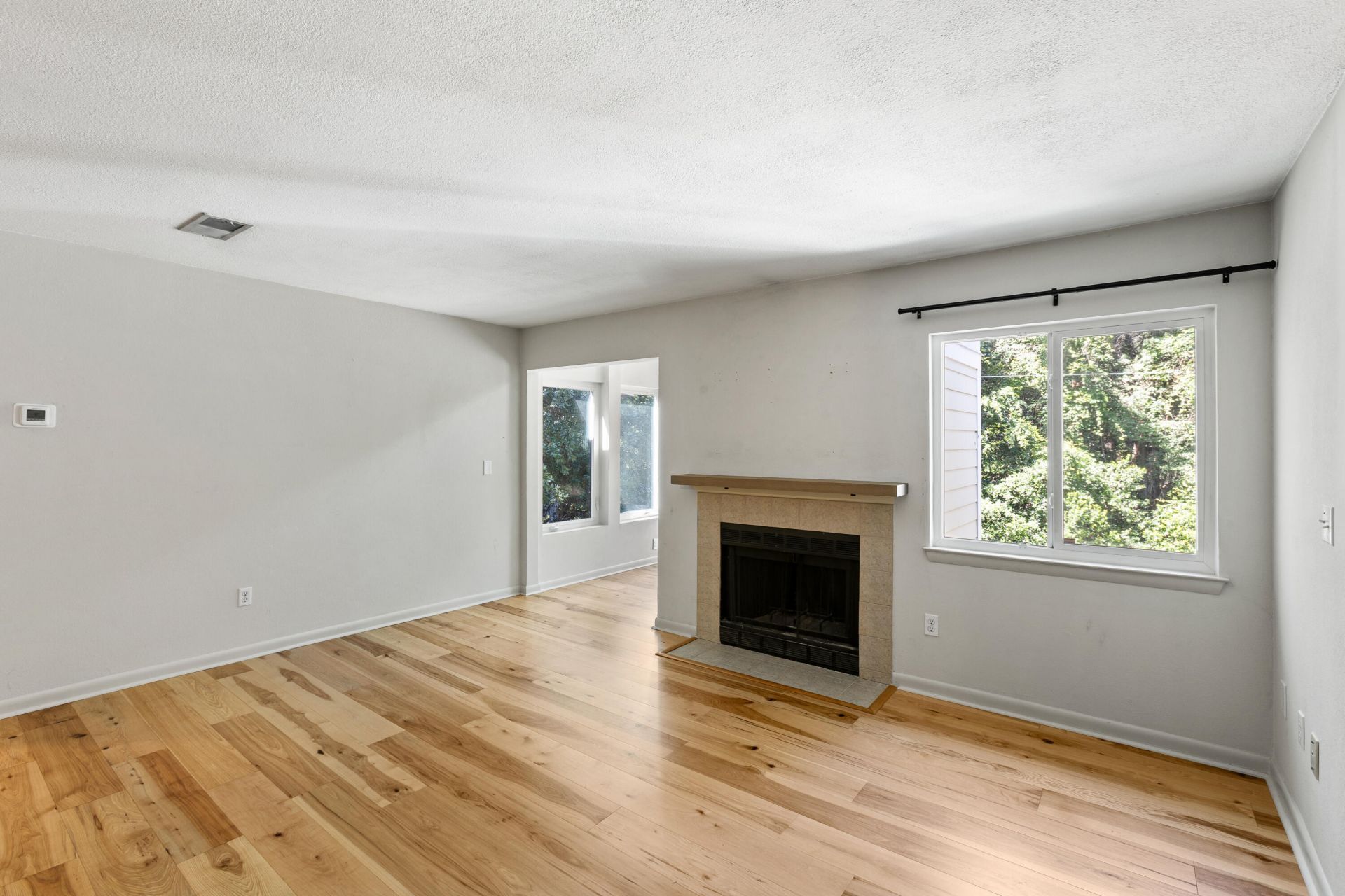 272 Alexandra Drive Photo 6