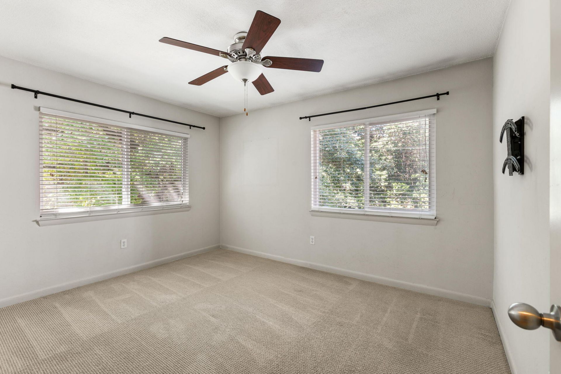 272 Alexandra Drive Photo 7