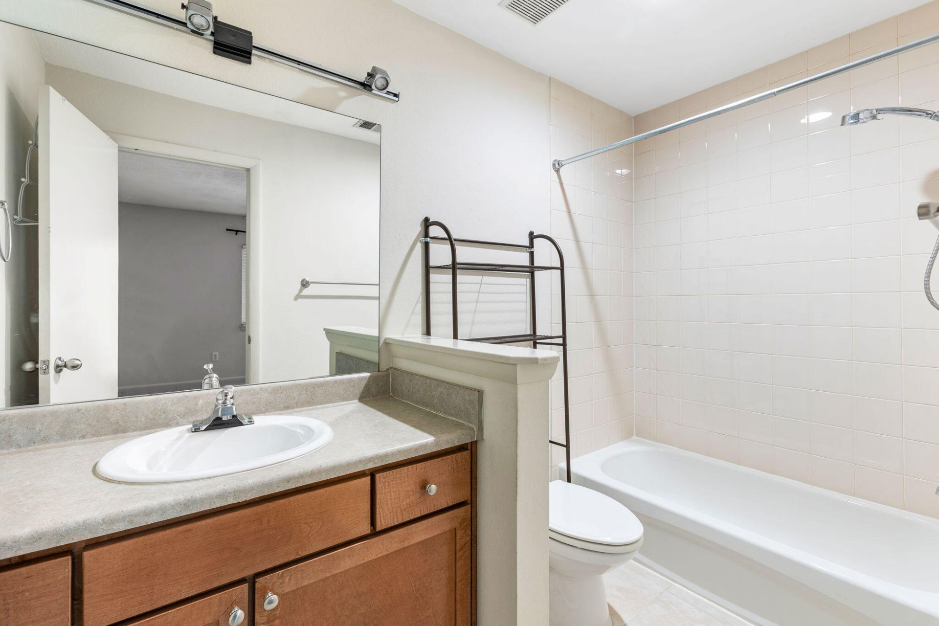272 Alexandra Drive Photo 9