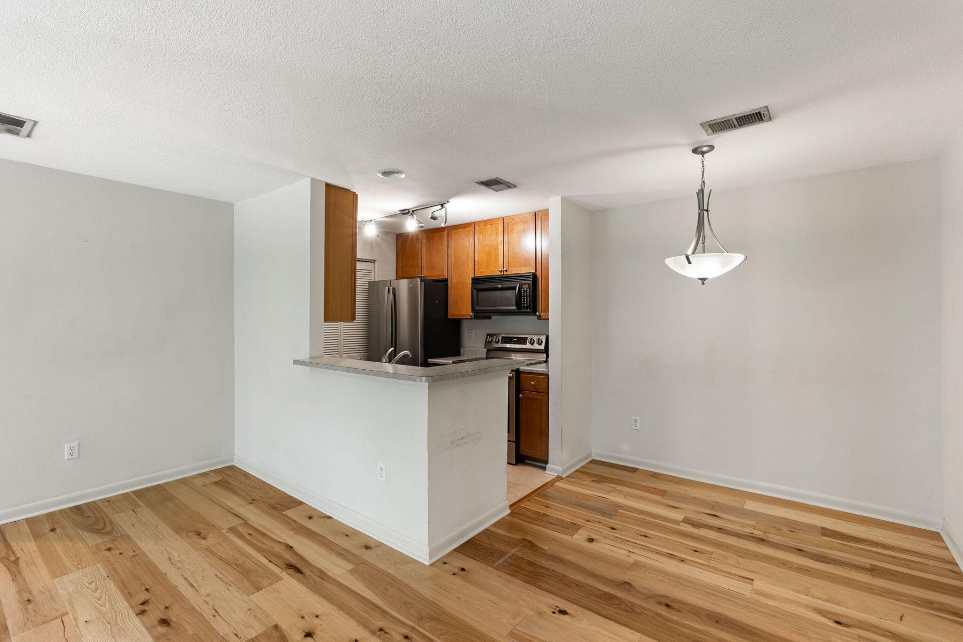 272 Alexandra Drive Photo 9