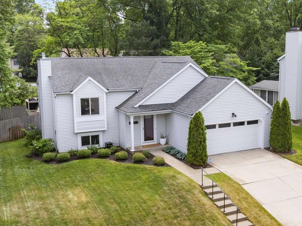 1818 Eagle Point Court, South Bend, IN 46628