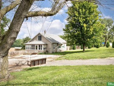 8264 Cedar Island Road, Bellevue, NE 68147