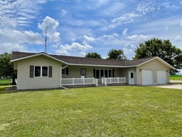 212 Eastern Avenue S, Comfrey, MN 56019