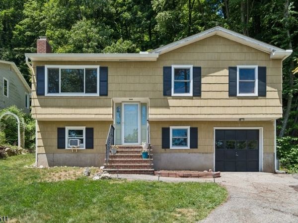 26 Valley View Dr, Rockaway, NJ 07866
