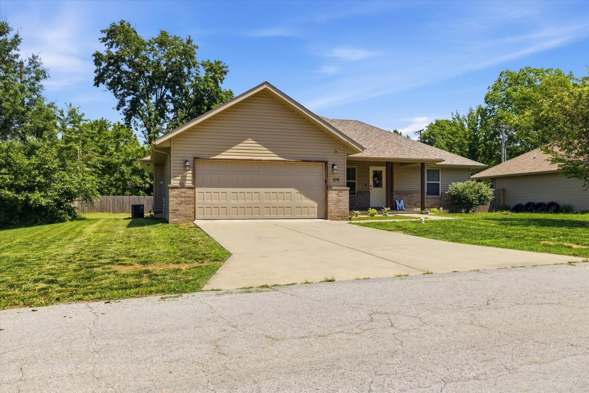 579 S Forest Lane, Republic, MO 65738 Main Photo