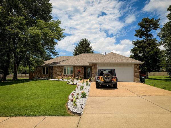 310 E Grant Street , Clever, MO 65631