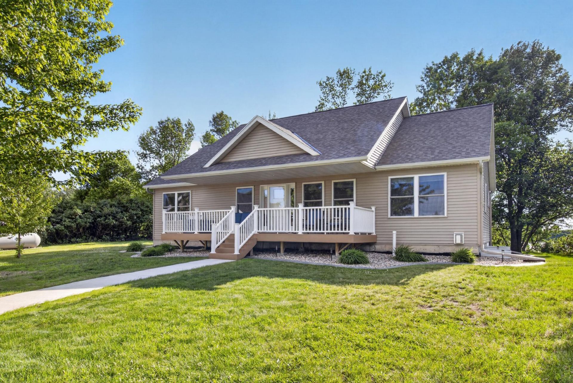19343 Quartz Road , Clitherall, MN 56524