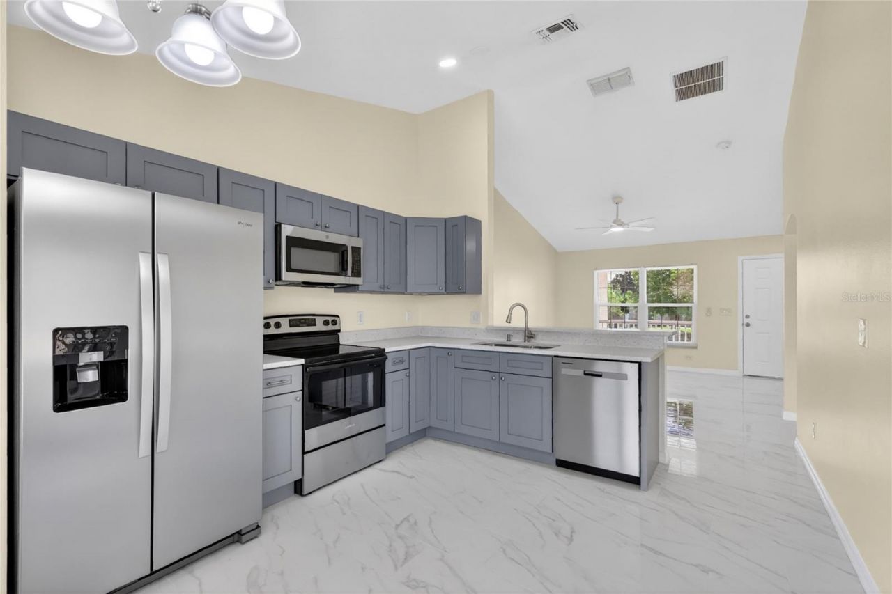 2717 Savannah Drive, Leesburg, FL 34748 Photo