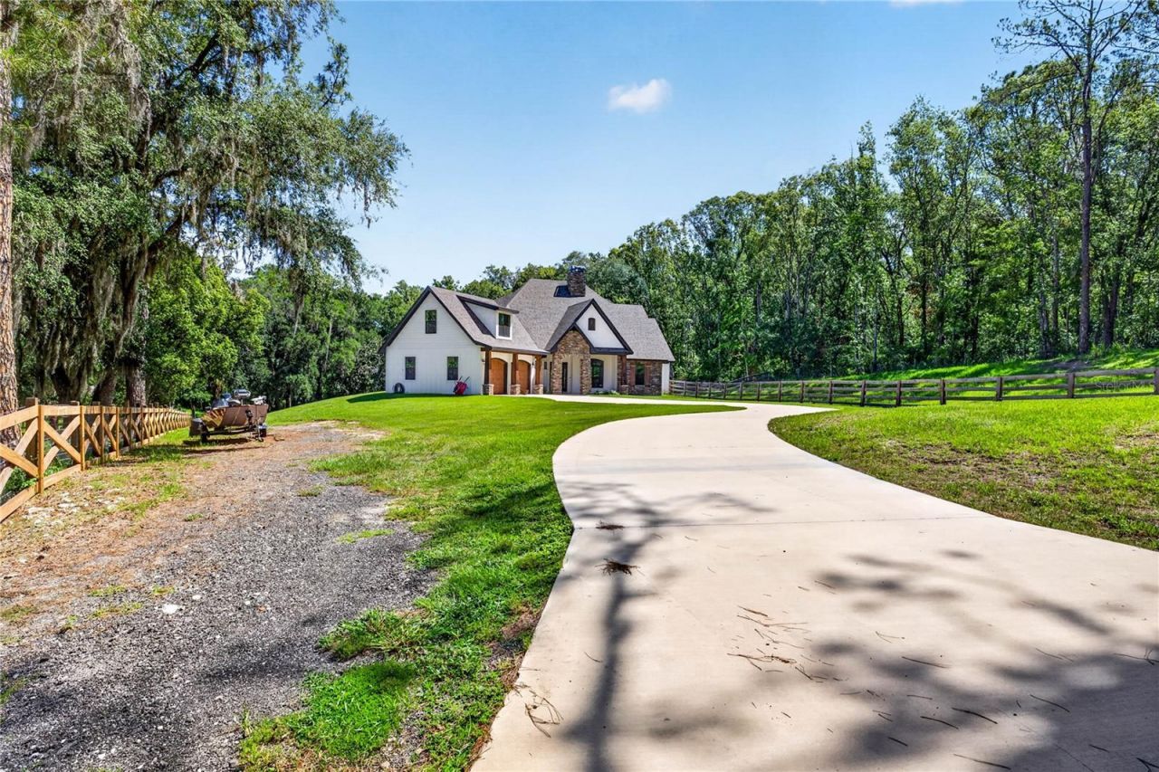 17265 Meadow Bluff View, Dade City, FL 33523 Photo