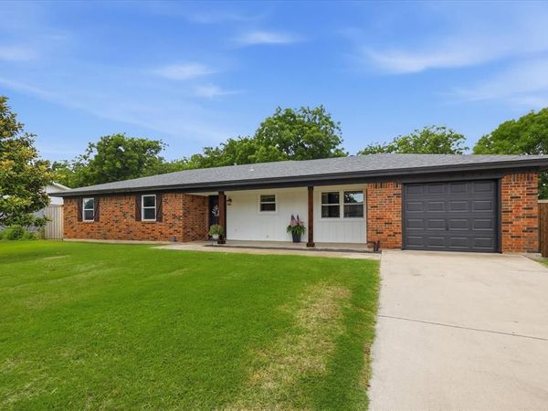 1005 Miller, Decatur, TX 76234