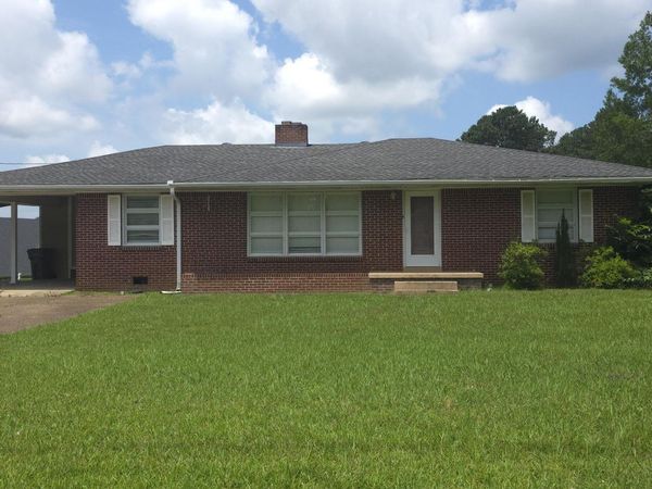 947 N Broad Street N, Lexington, TN 38351