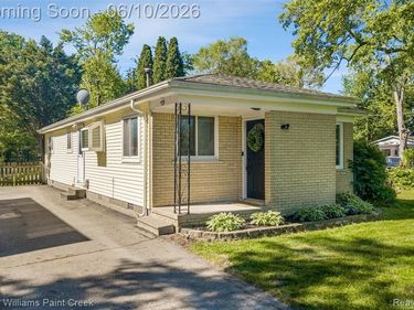 2742 Campers Drive, Highland Twp, MI 48356