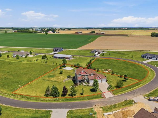 N6350 Tradewinds Circle, Beaver Dam, WI 53916