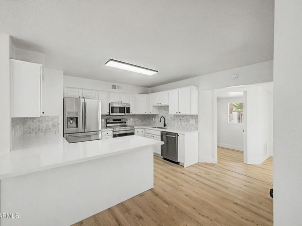 2702 E GROVERS Avenue, Phoenix, AZ 85032