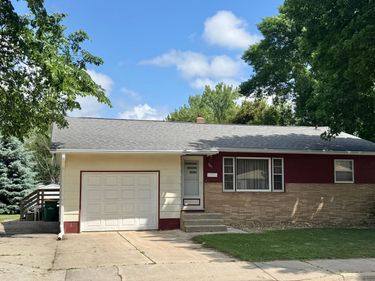 907 Poplar Avenue, Marshall, MN 56258