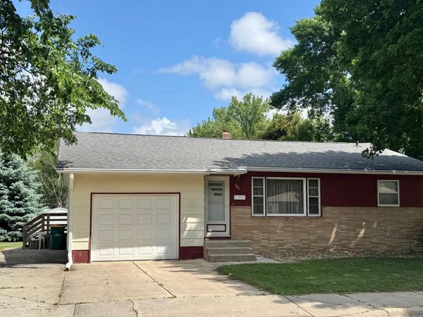 907 Poplar Avenue , Marshall, MN 56258