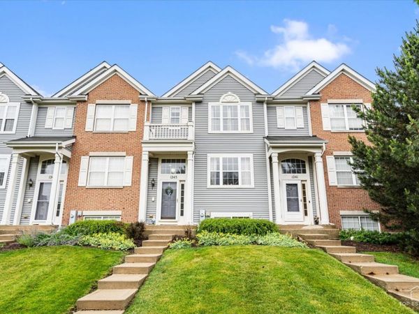 1243 Derry Lane , Pingree Grove, IL 60140