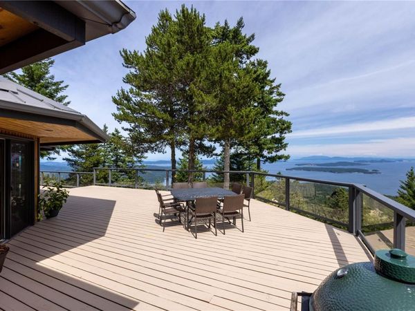 253 Chilton Rd , Salt Spring, BC V8K 2W9