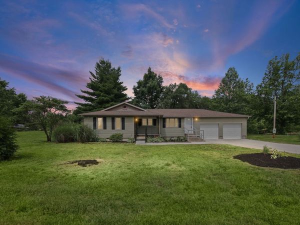 8517 N Cherryville Lane , Mt Vernon, IL 62864