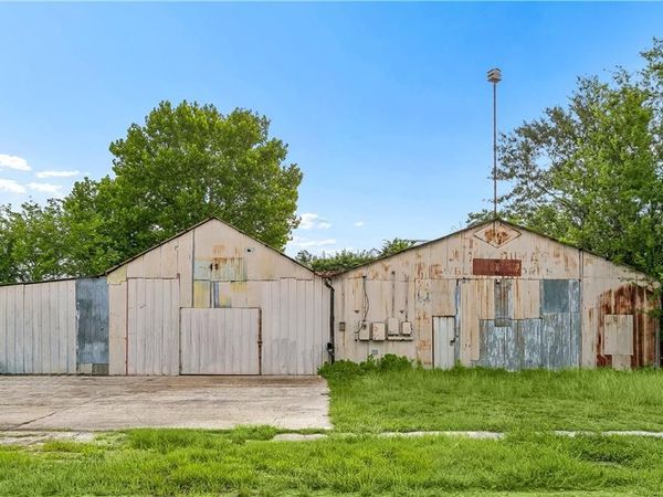 427 BROWN Avenue , Harvey, LA 70058