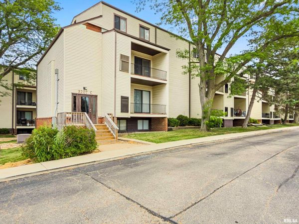 3207 W WILLOW KNOLLS Drive, Unit 52C, Peoria, IL 61614