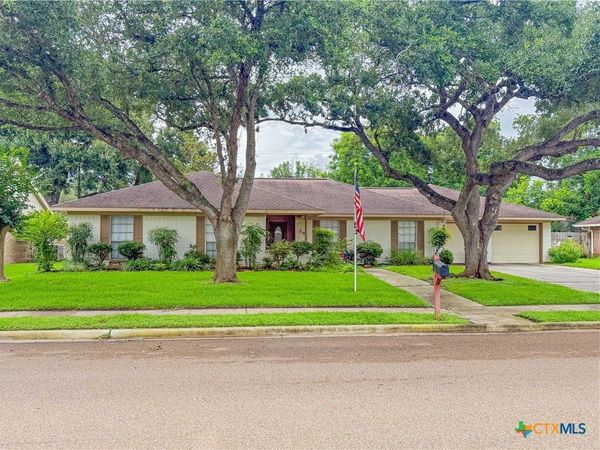 301 Berkshire Lane , Victoria, TX 77904