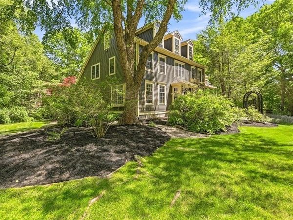 137 Cedar St, Middleboro, MA 02346