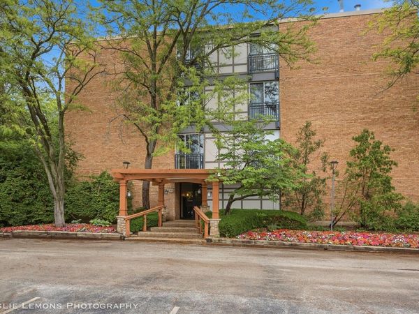 1833 Four Lakes Avenue, Unit 3M, Lisle, IL 60532