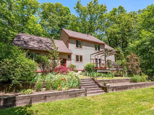 71 Morgan Cir, Amherst, MA 01002