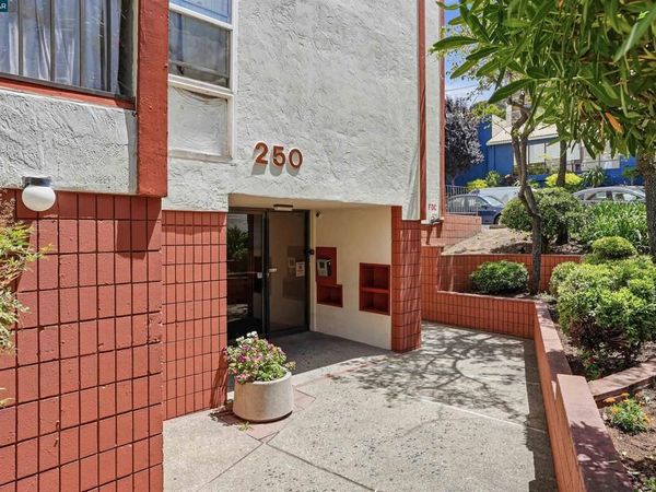 250 Whitmore St, Unit 106, Oakland, CA 94611
