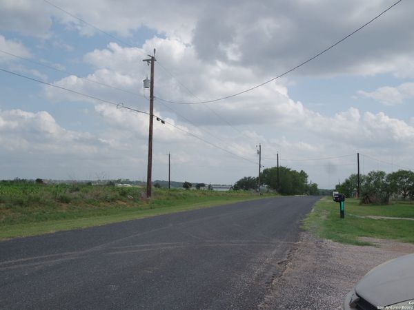 9459 Crow, Adkins, TX 78101