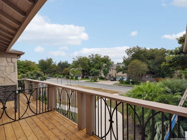 515 E Olmos Dr, Unit 3, Olmos Park, TX 78212