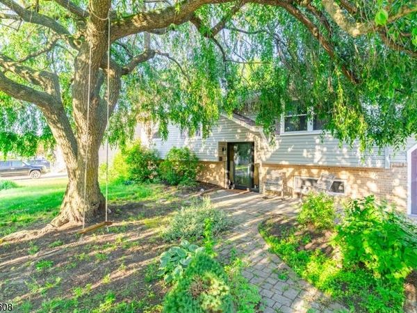 15 Orchid Ct, Deptford, NJ 08096