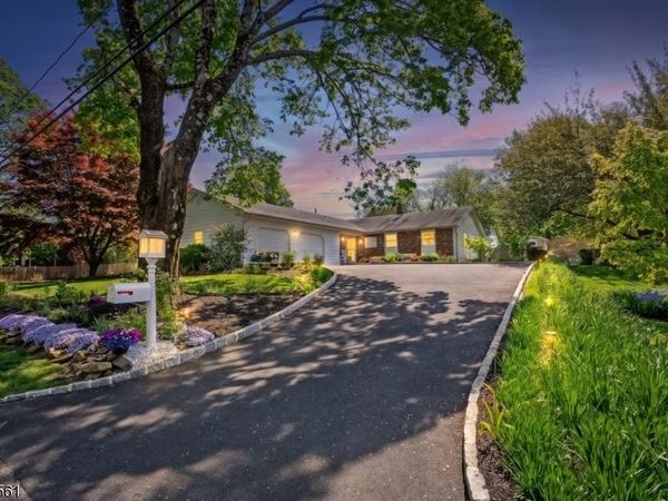 4 Hillcrest Ave, Mendham, NJ 07945