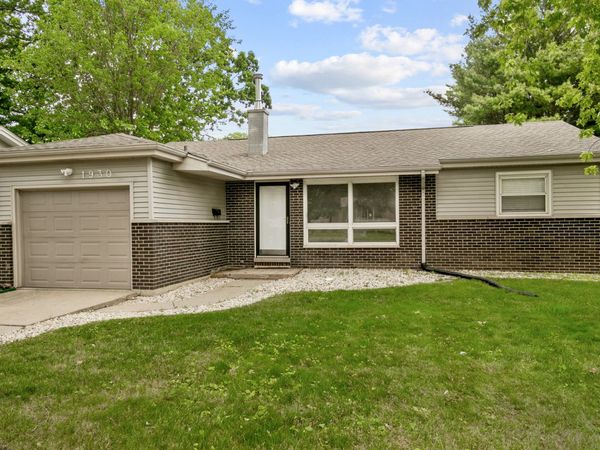 1930 Arthur Drive , Waukegan, IL 60087
