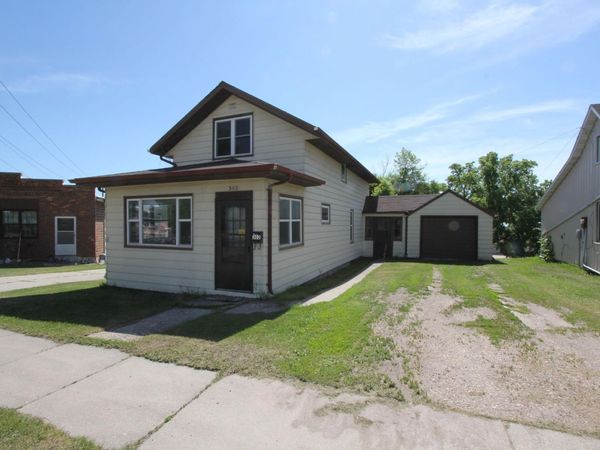 302 Riverside Avenue , Thief River Falls, MN 56701