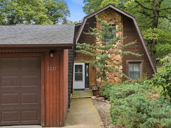 2221 Oak Road NE, North Liberty, IA 52317