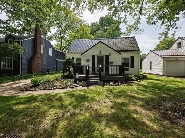 1421 Castlewood Avenue SW, North Canton, OH 44720