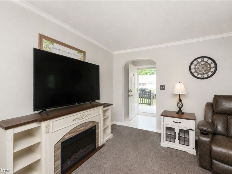 1421 Castlewood Avenue SW, North Canton, OH 44720 Photo 4