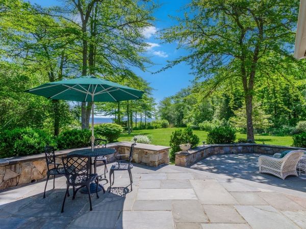 3 Beam St, Mattapoisett, MA 02739