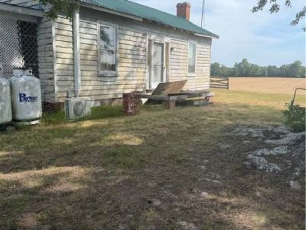 9380 Wakefield Road , Wakefield, VA 23888