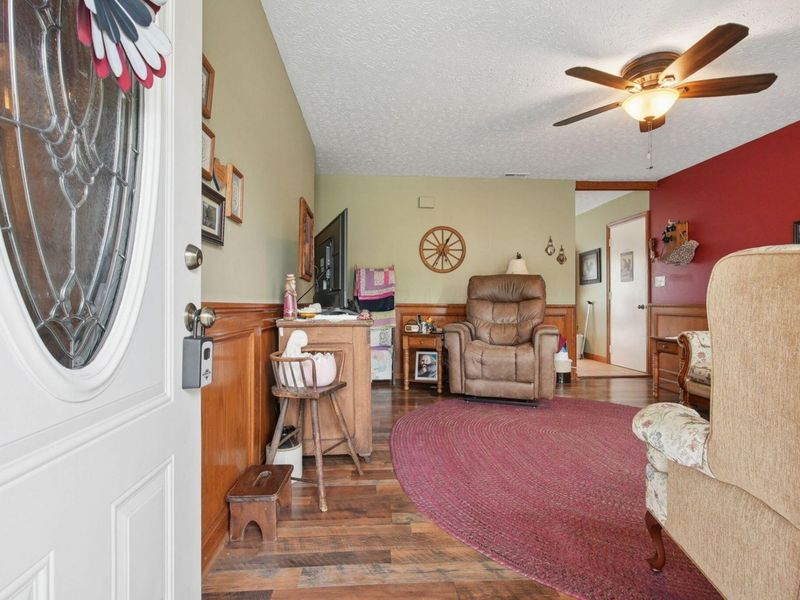 9 Carmel Court , Ashville, OH 43103 Photo 6