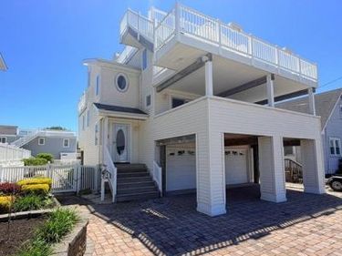 212 N BARNEGAT AVENUE, SURF CITY, NJ 08008