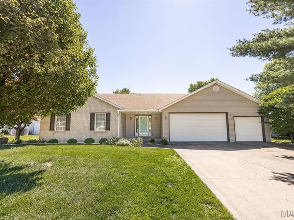 916 Crosswinds Drive, Belleville, IL 62221