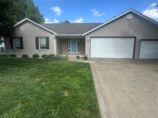 916 Crosswinds Drive , Belleville, IL 62221