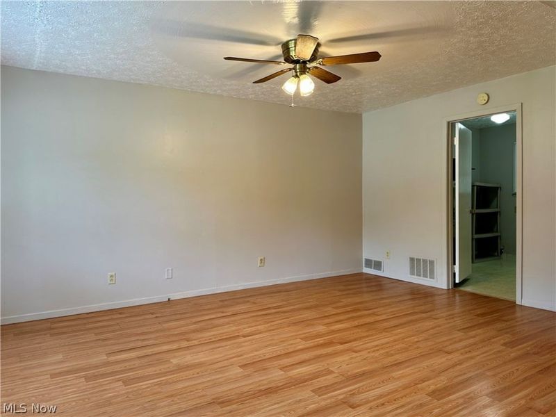 4827 Dunsmore Avenue, Ashtabula, OH 44004 Photo 2