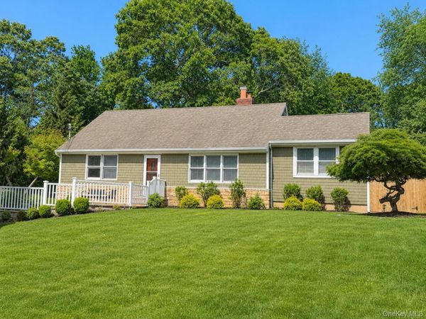 16 Valentine Road, Shoreham, NY 11786