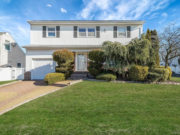 2415 Babylon Turnpike , Merrick, NY 11566